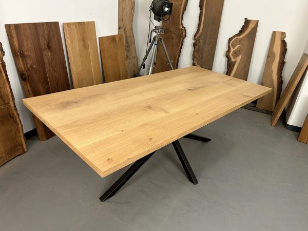 Esstisch Eiche, Tischbeine Mittelfußgestell